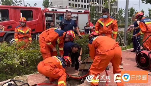 一名工人被困一排水管道内，高新区消防紧急救援